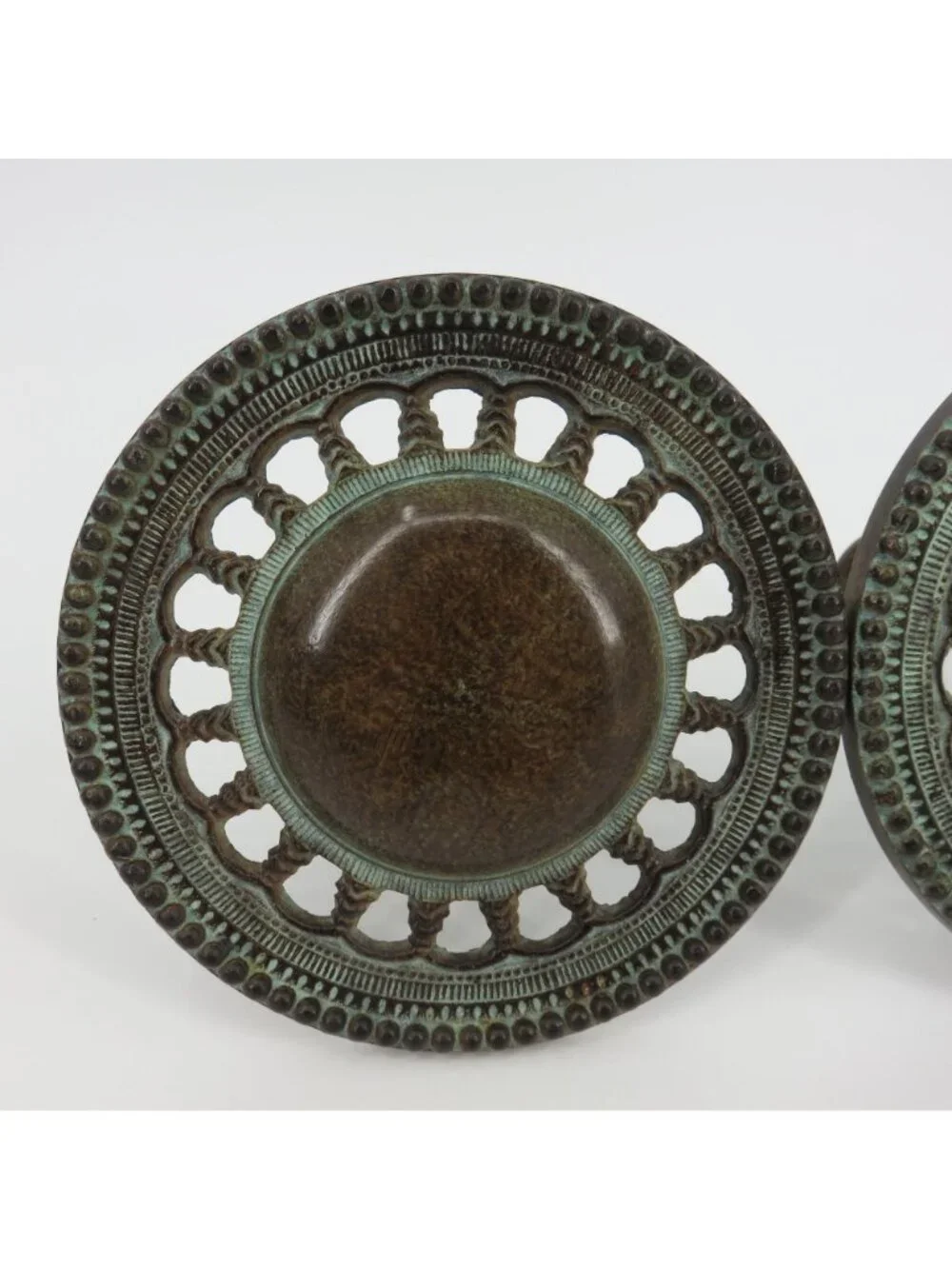VTG Set of 2 Metal Patina Round Ornate Medallion Curtain Tiebacks Holdbacks